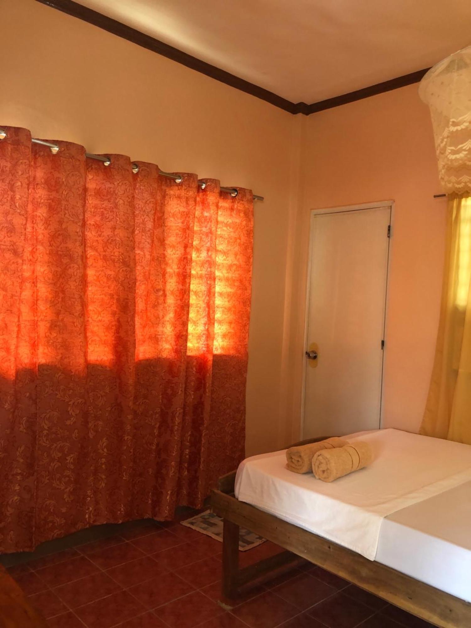 Fely'S Homestay Batuan Exterior foto